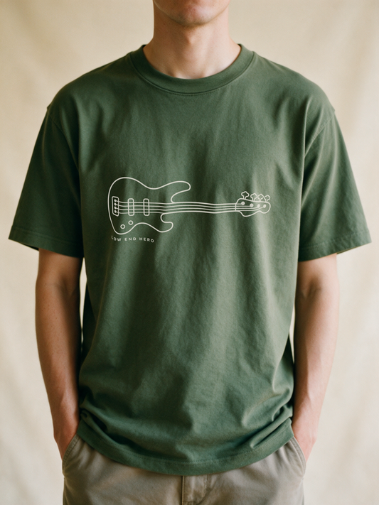 Low End Hero Tee - draagfoto (Military Green model)