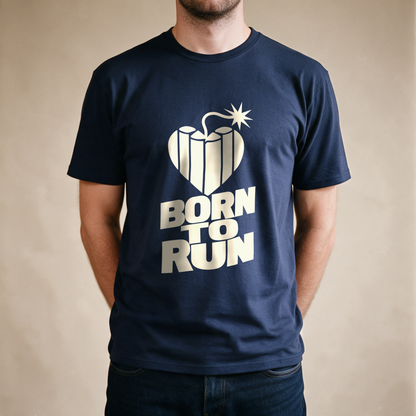 Born to Run Tee - Navy draagfoto