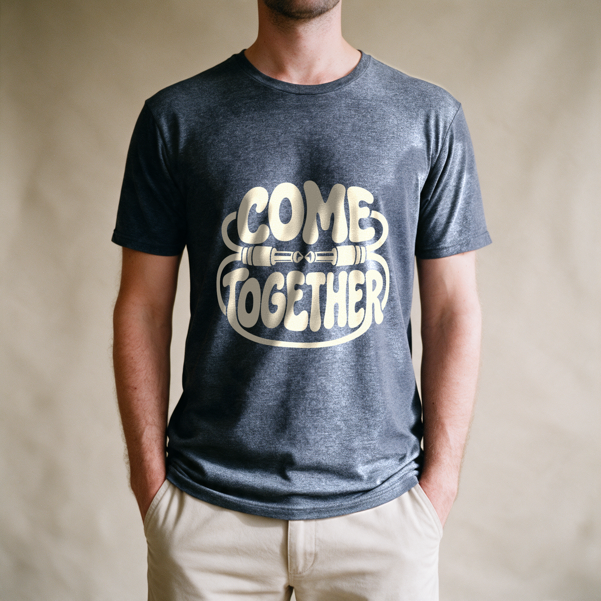 Come Together Tee - Dark Heather Grey draagfoto
