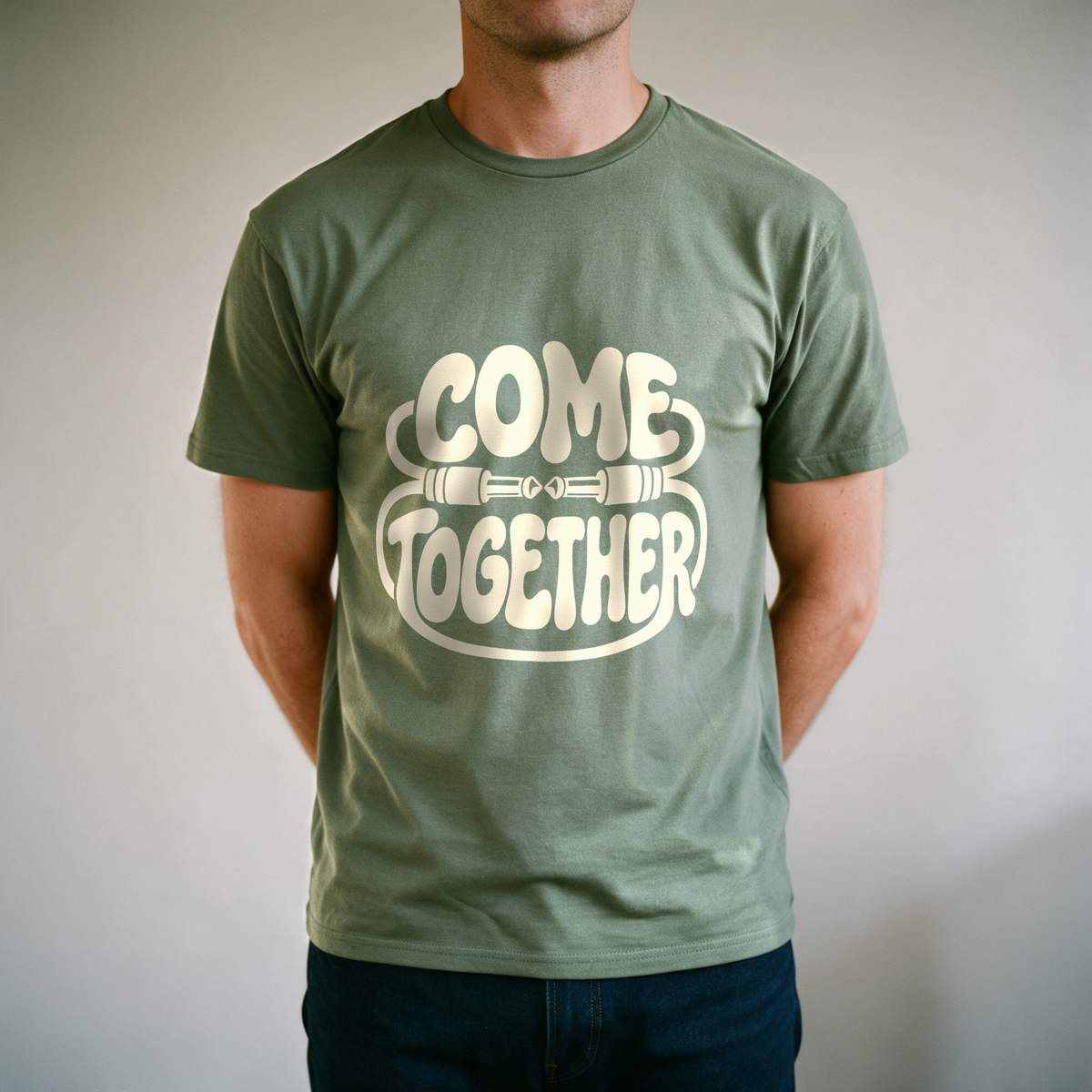 Come Together Tee - Military Green draagfoto