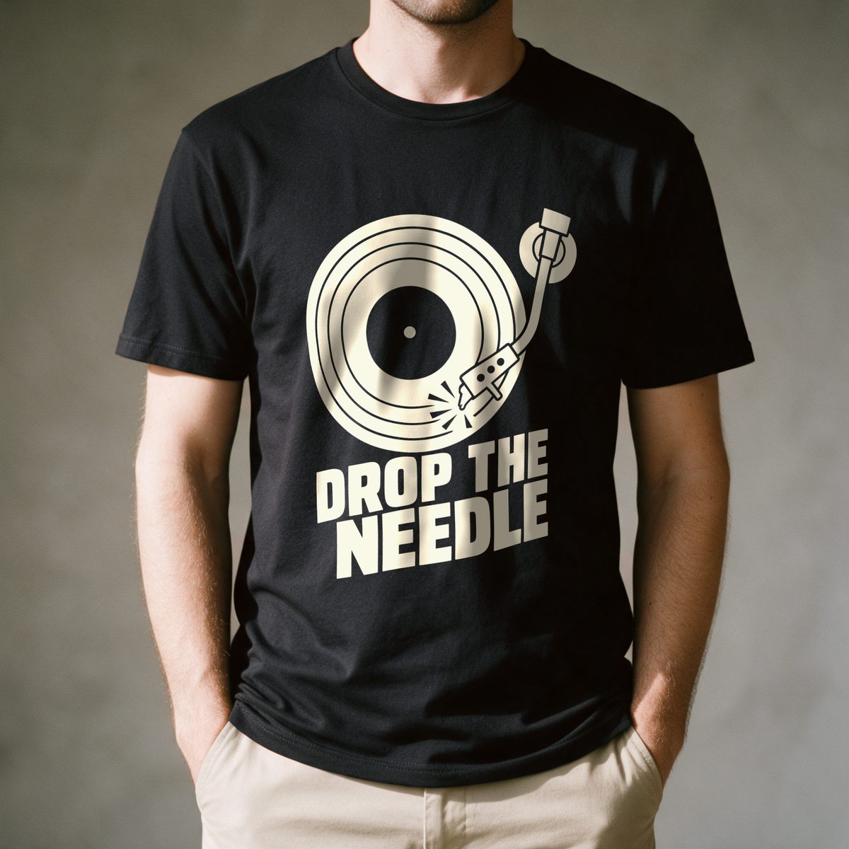 Drop the Needle Tee - Black draagfoto