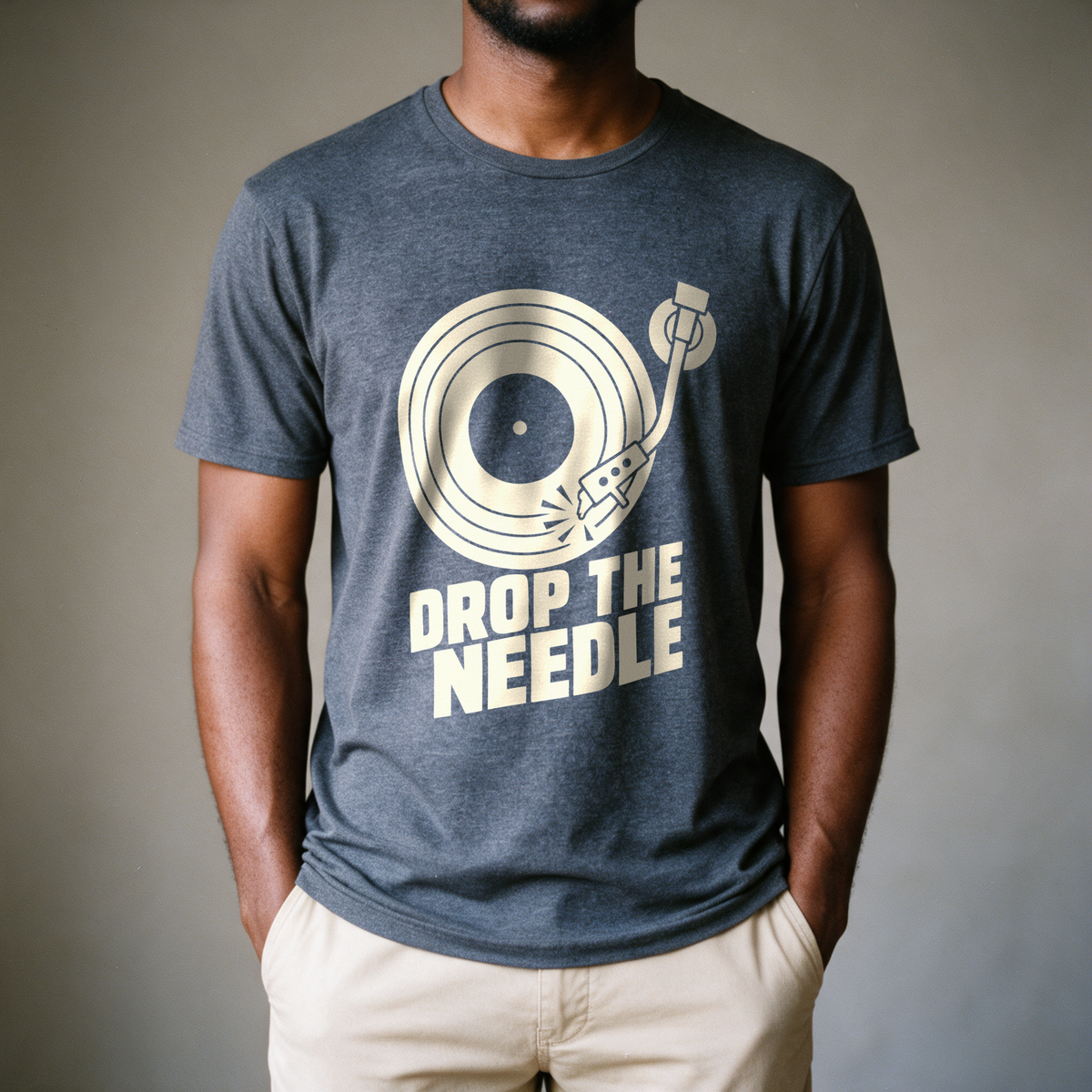 Drop the Needle Tee - Dark Heather Grey draagfoto