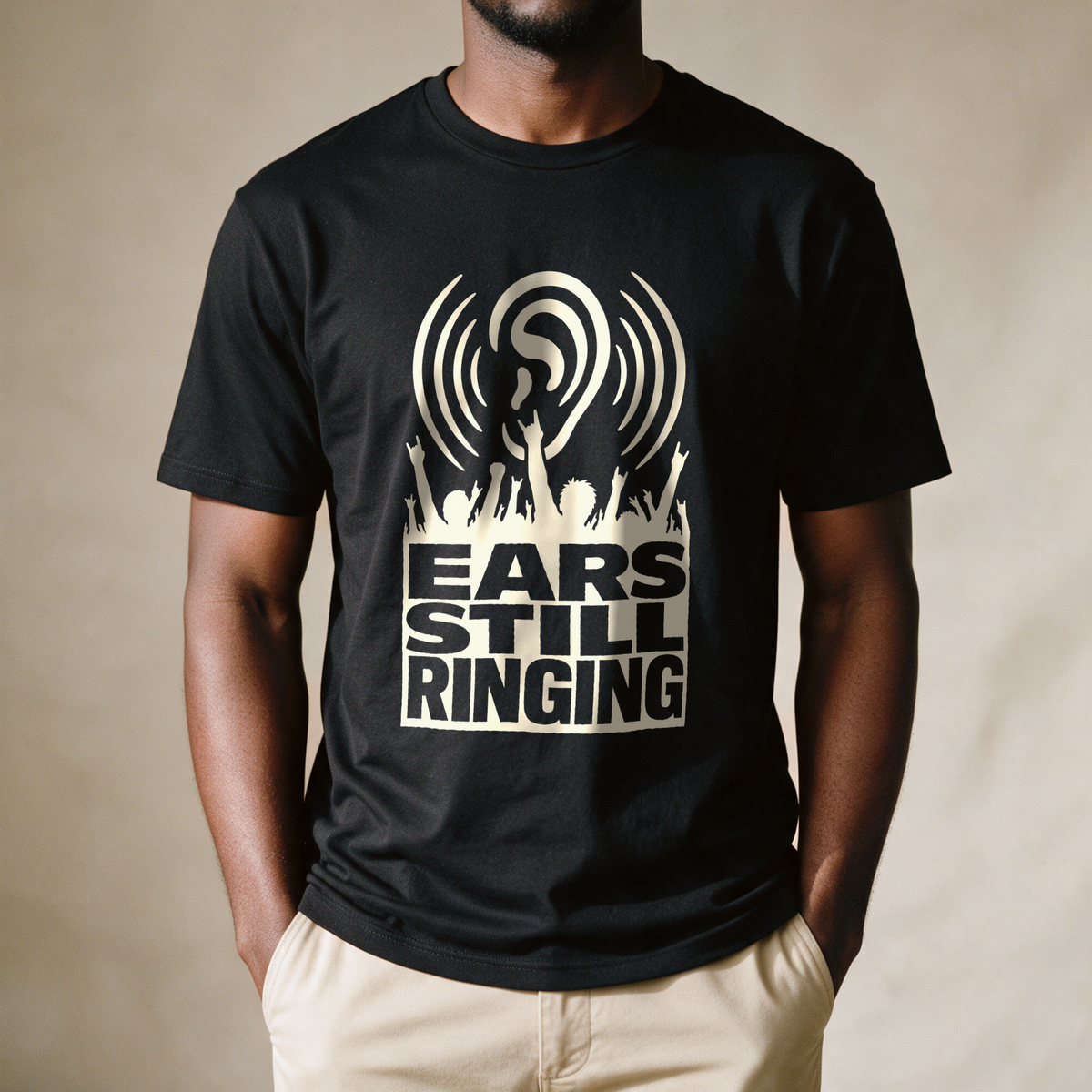 Ears Still Ringing Tee - Black draagfoto