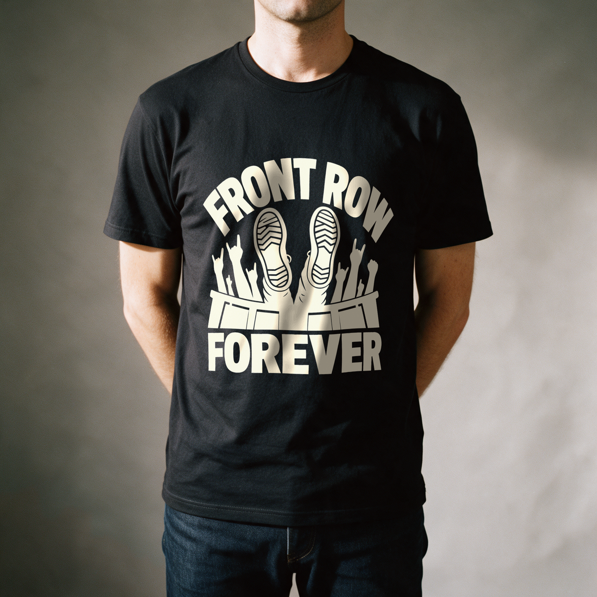 Front Row Forever Tee - Black draagfoto
