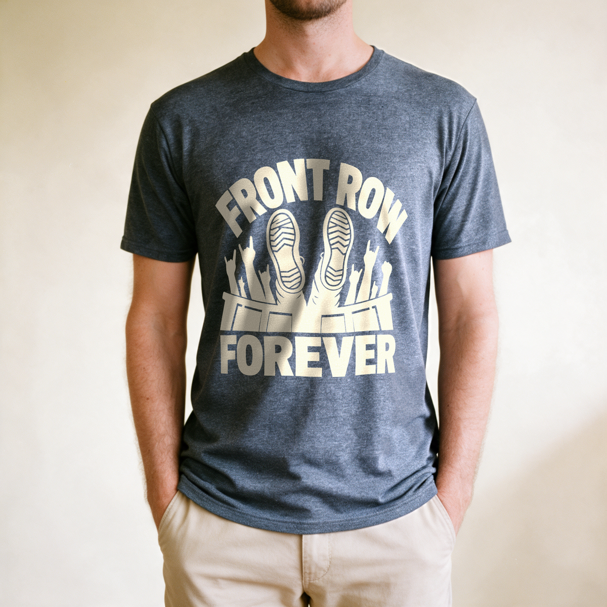 Front Row Forever Tee - Dark Heather Grey draagfoto