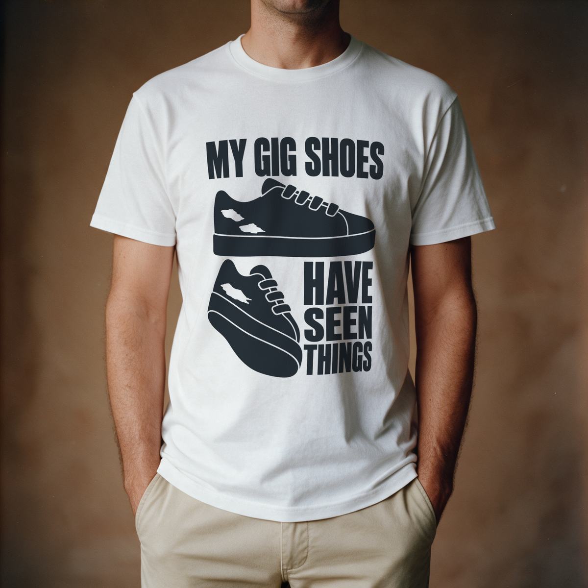 My Gig Shoes Have Seen Things Tee - White draagfoto