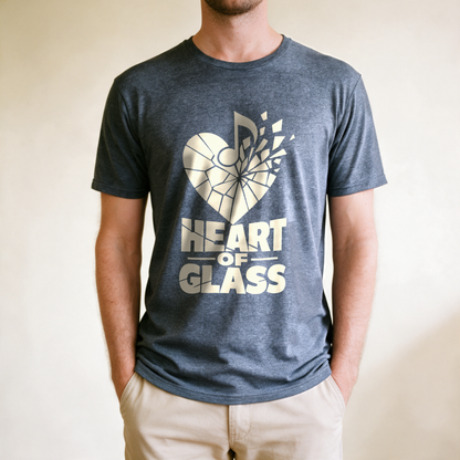 Heart of Glass Tee - Dark Heather Grey draagfoto