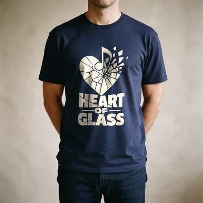 Heart of Glass Tee - Navy draagfoto