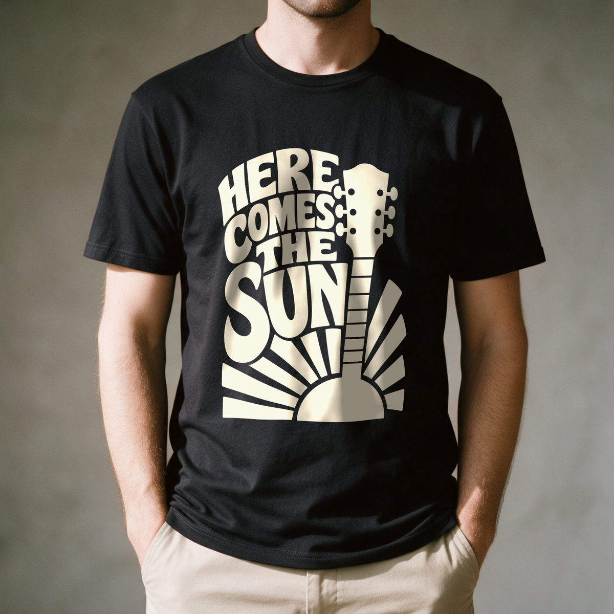 Here Comes the Sun Tee - Black draagfoto