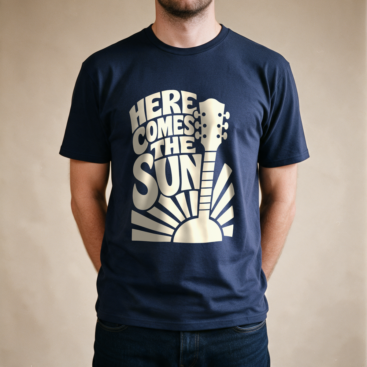 Here Comes the Sun Tee - Navy draagfoto