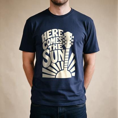 Here Comes the Sun Tee - Navy draagfoto