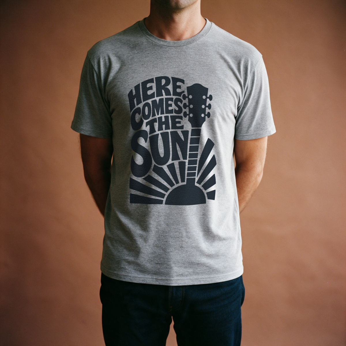 Here Comes the Sun Tee - Sport Grey draagfoto