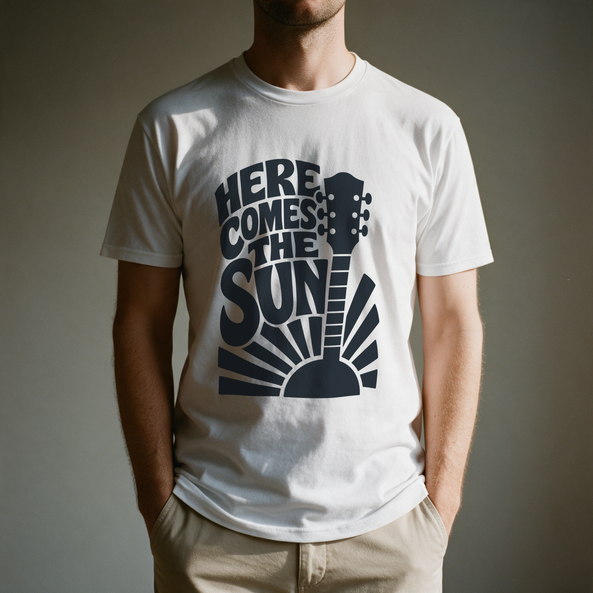 Here Comes the Sun Tee - White draagfoto
