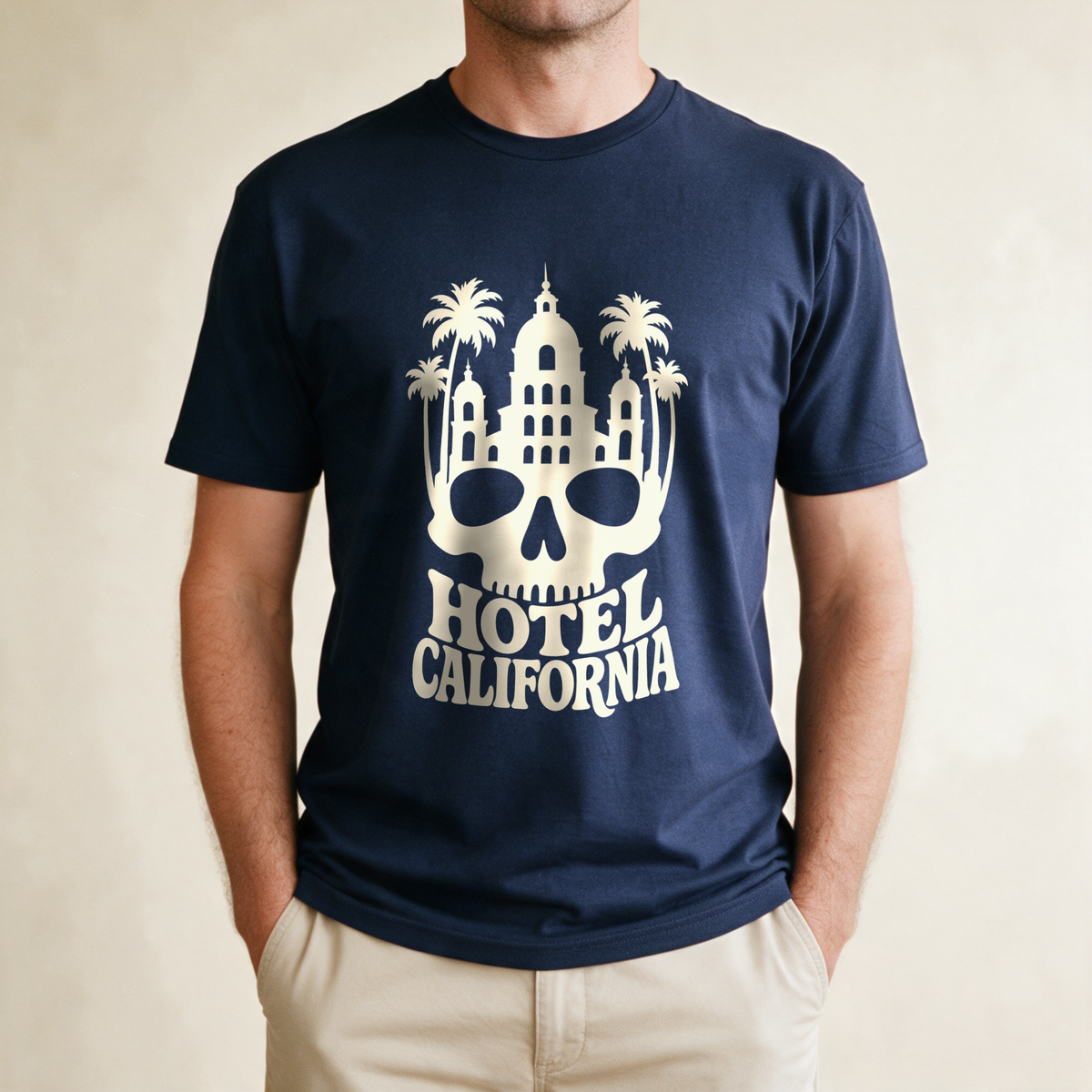 Hotel California Tee - Navy draagfoto