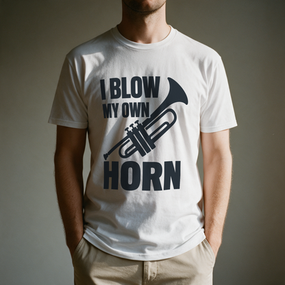 I Blow My Own Horn Tee - White draagfoto