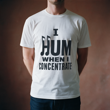I Hum When I Concentrate Tee - White draagfoto