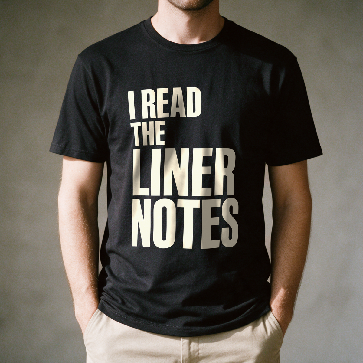 I Read the Liner Notes Tee - Black draagfoto