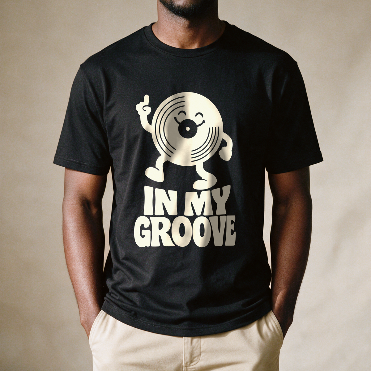In My Groove Tee - Black draagfoto