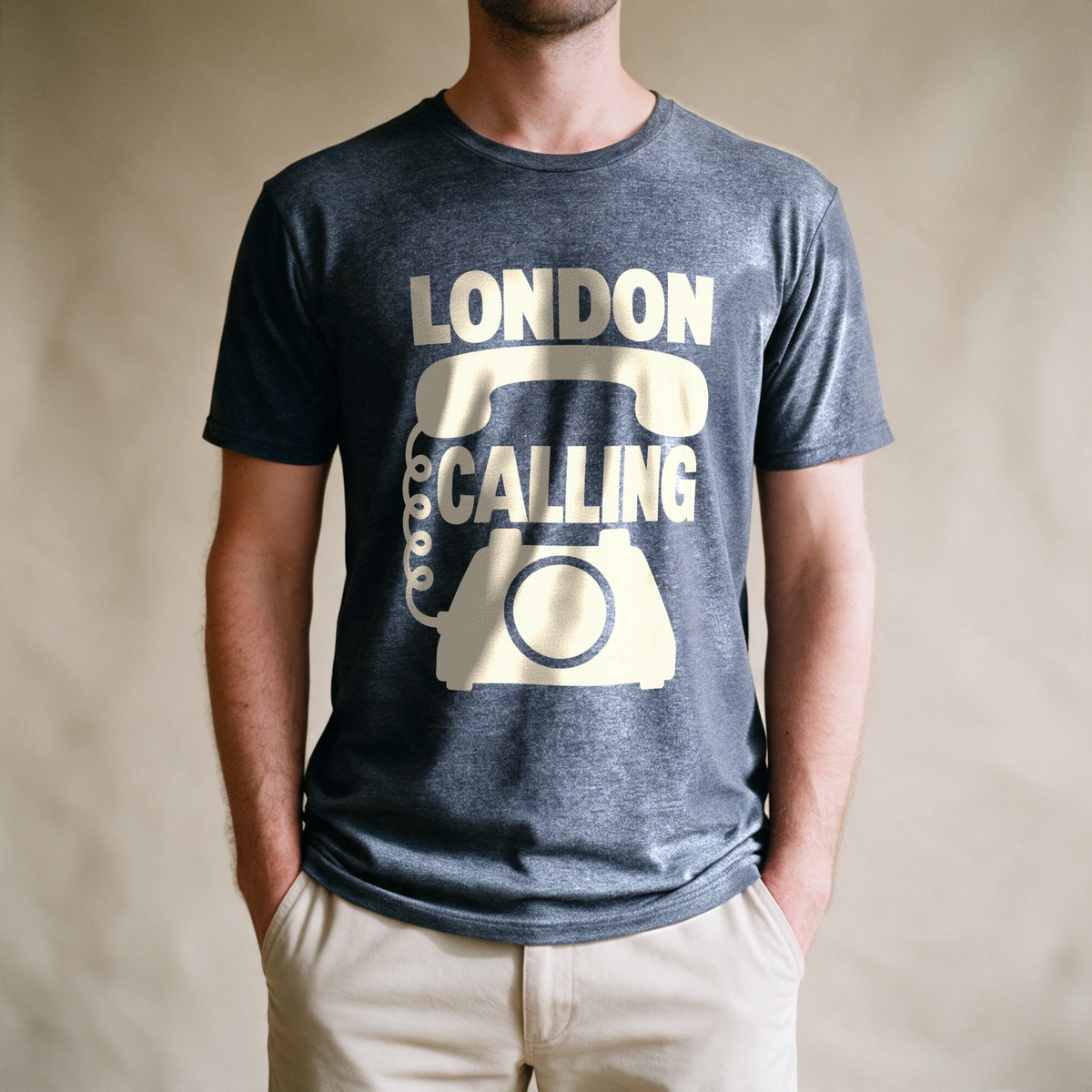 London Calling Tee - Dark Heather Grey draagfoto