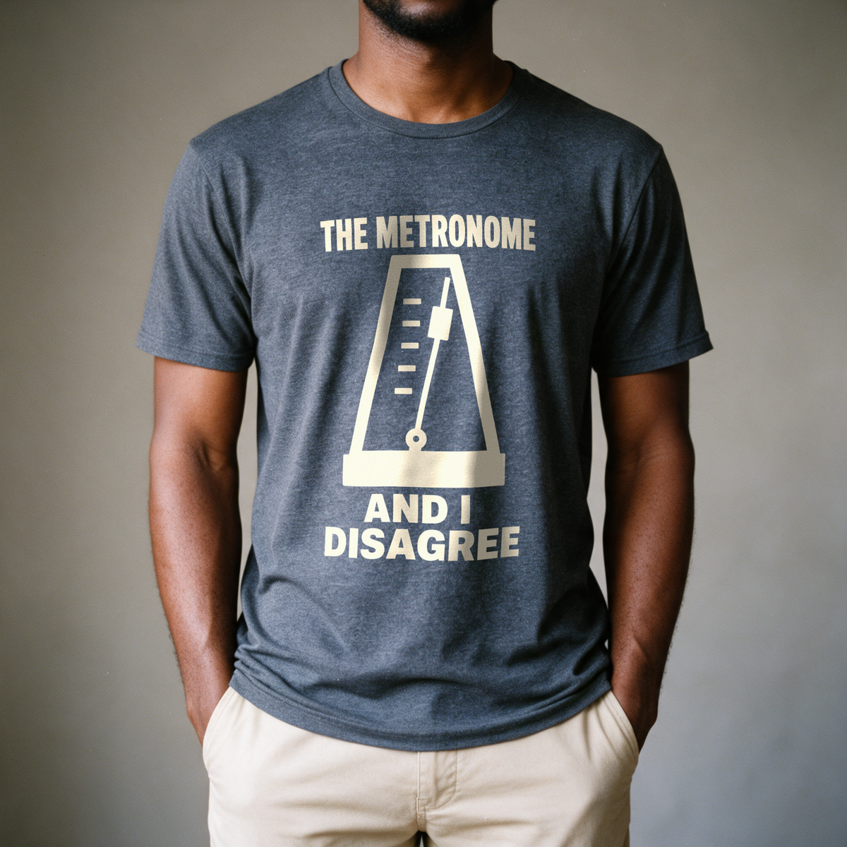 The Metronome and I Disagree Tee - Dark Heather Grey draagfoto