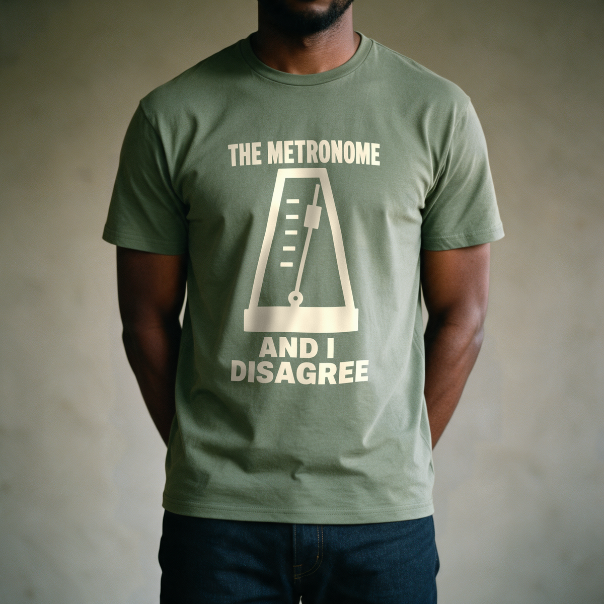 The Metronome and I Disagree Tee - Military Green draagfoto