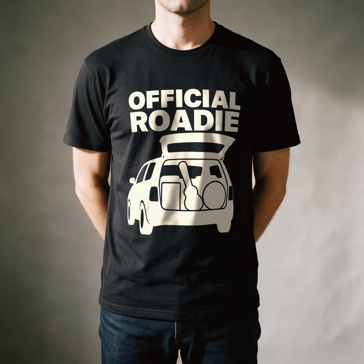 Official Roadie Tee - Black draagfoto