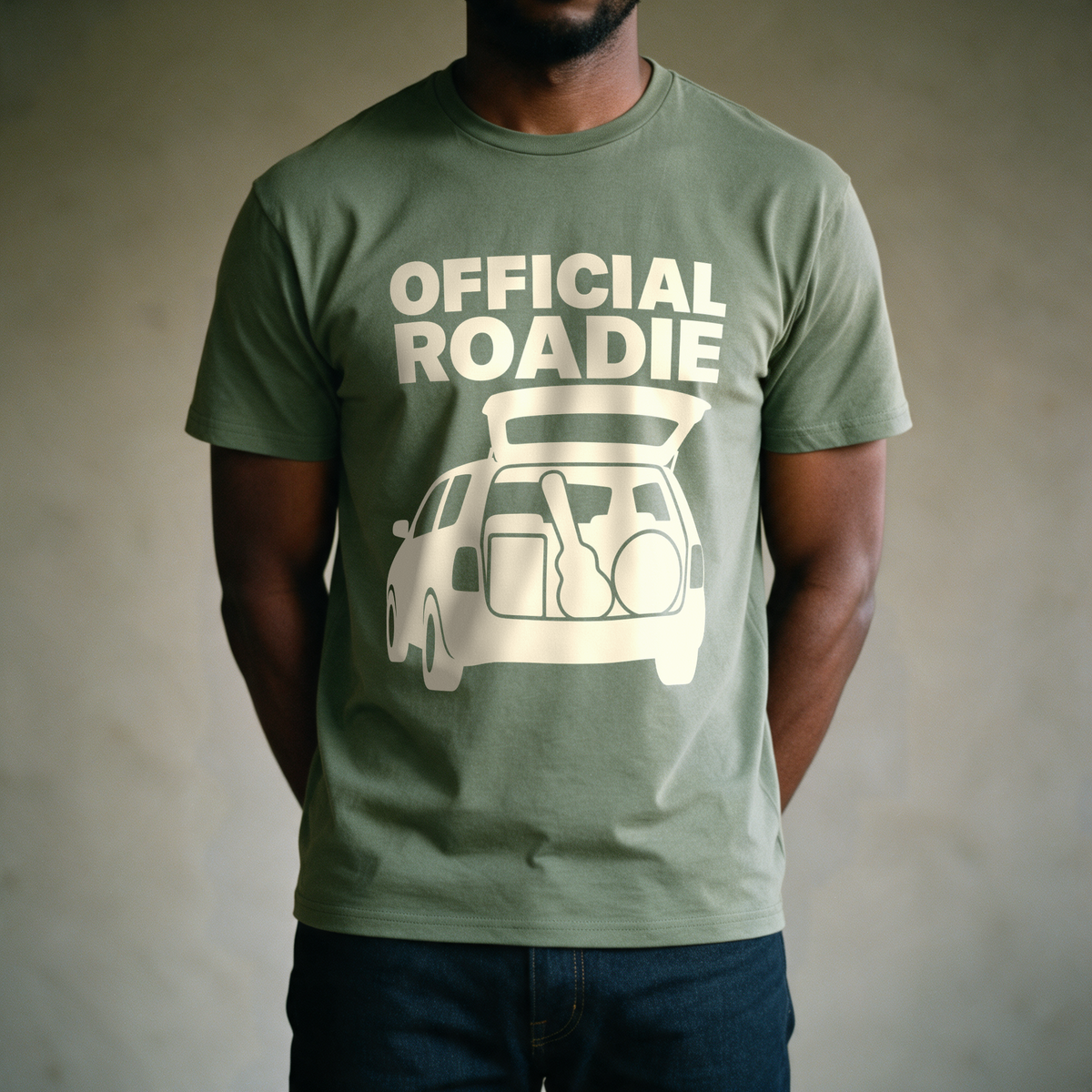 Official Roadie Tee - Military Green draagfoto