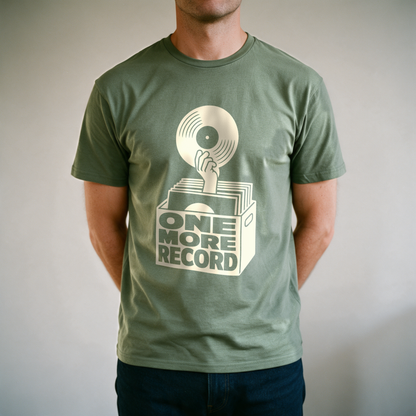 One More Record Tee - Military Green draagfoto