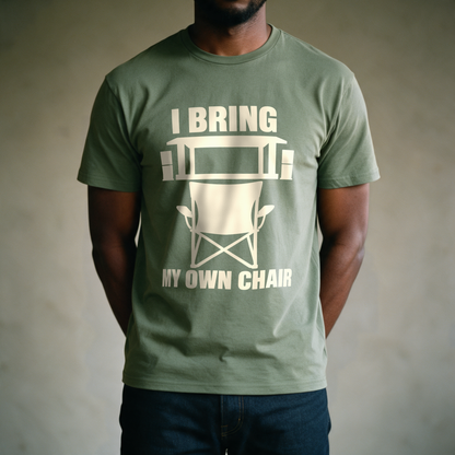 I Bring My Own Chair Tee - Military Green draagfoto