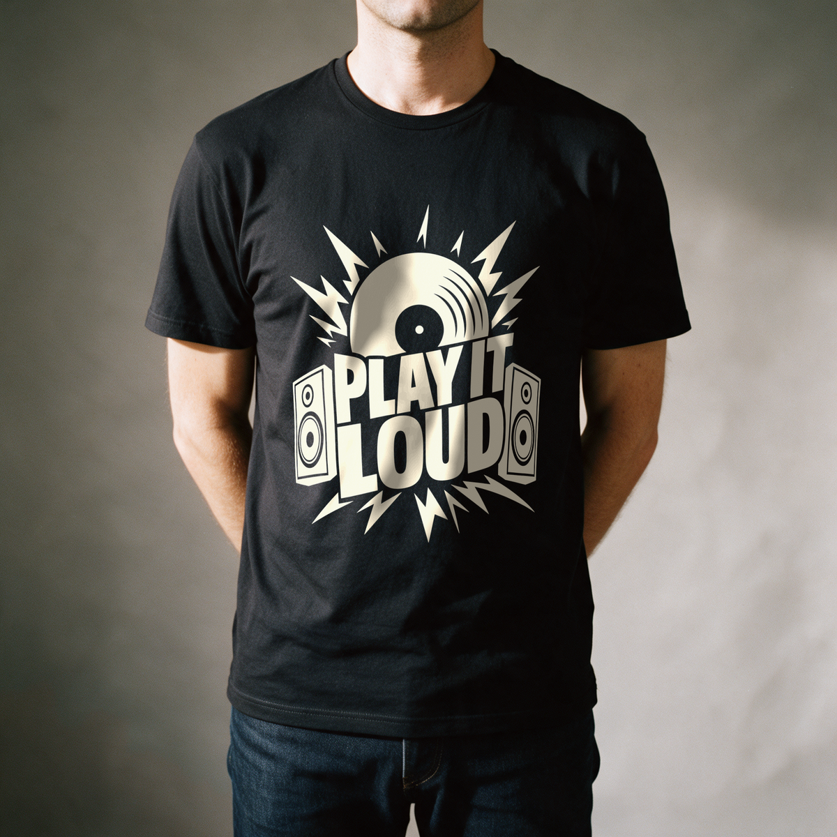 Play It Loud Tee - Black draagfoto