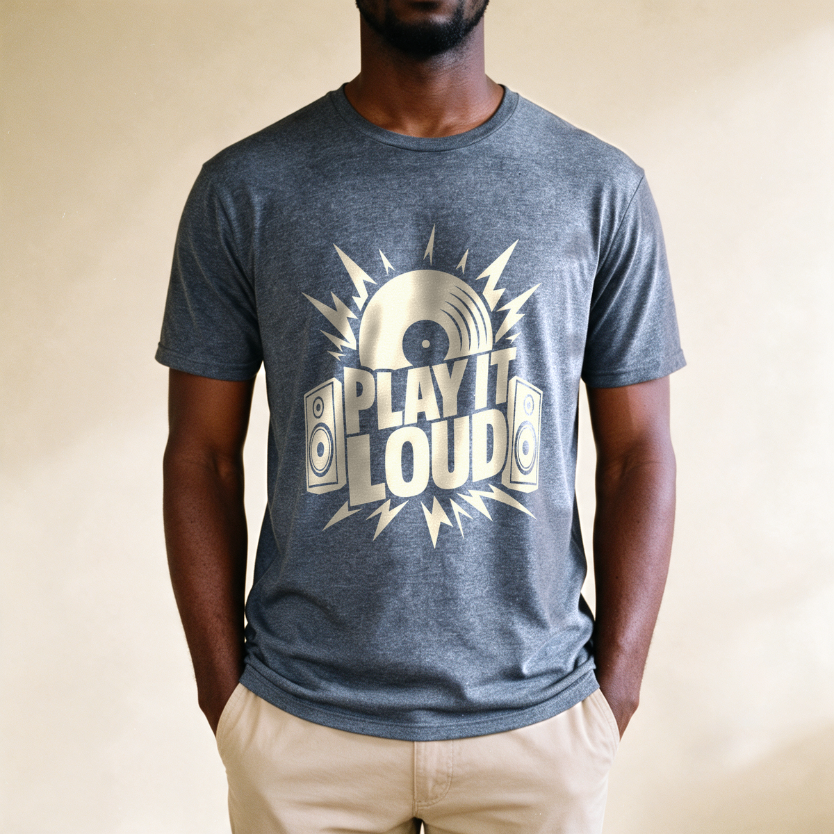 Play It Loud Tee - Dark Heather Grey draagfoto