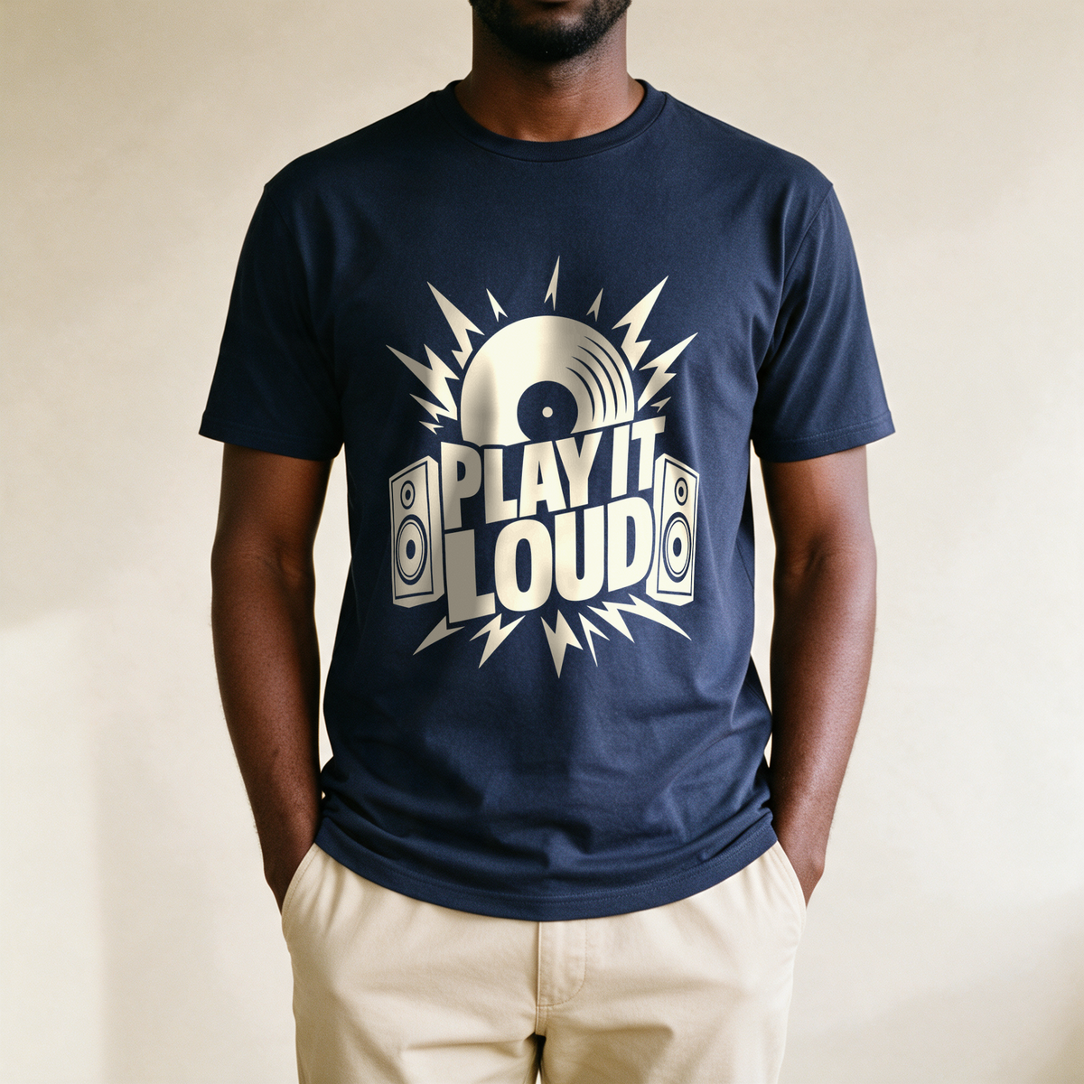 Play It Loud Tee - Navy draagfoto