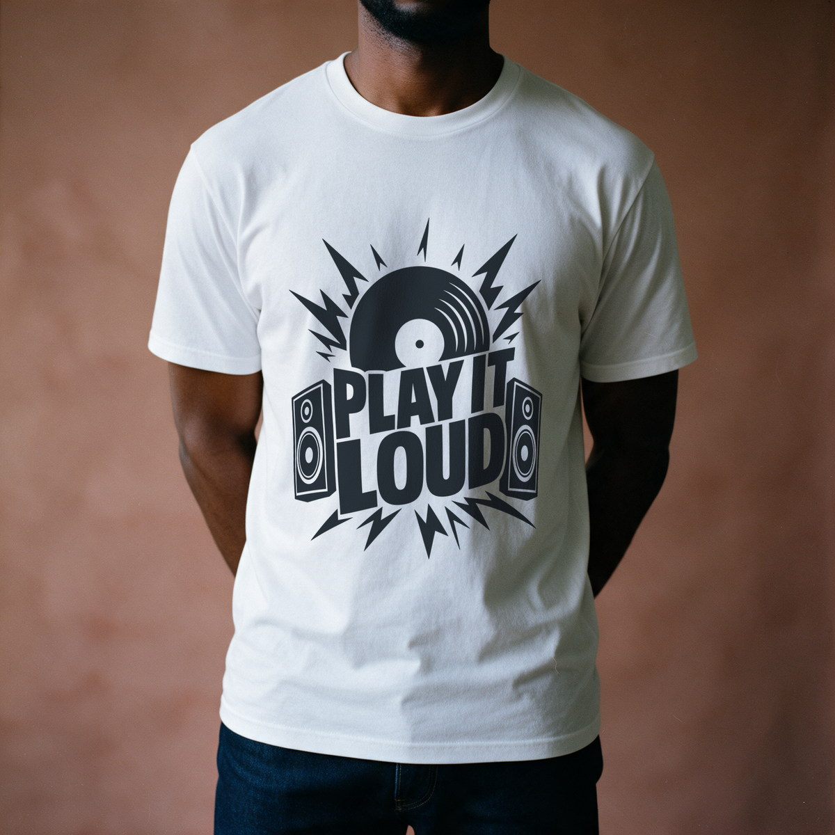 Play It Loud Tee - White draagfoto