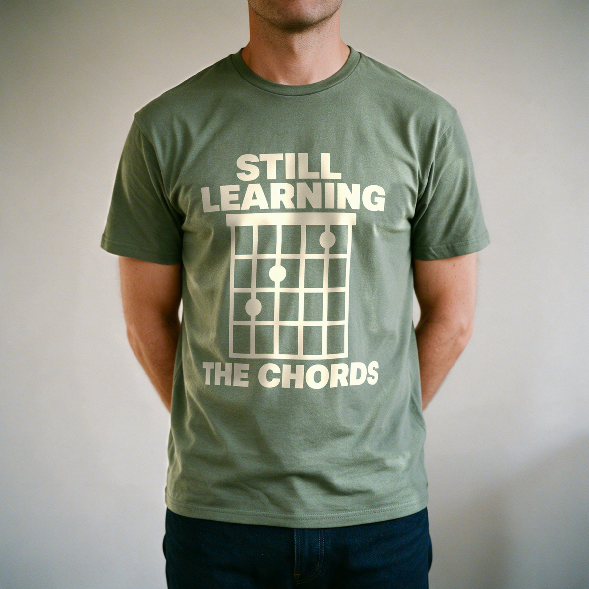 Still Learning the Chords Tee - Military Green draagfoto