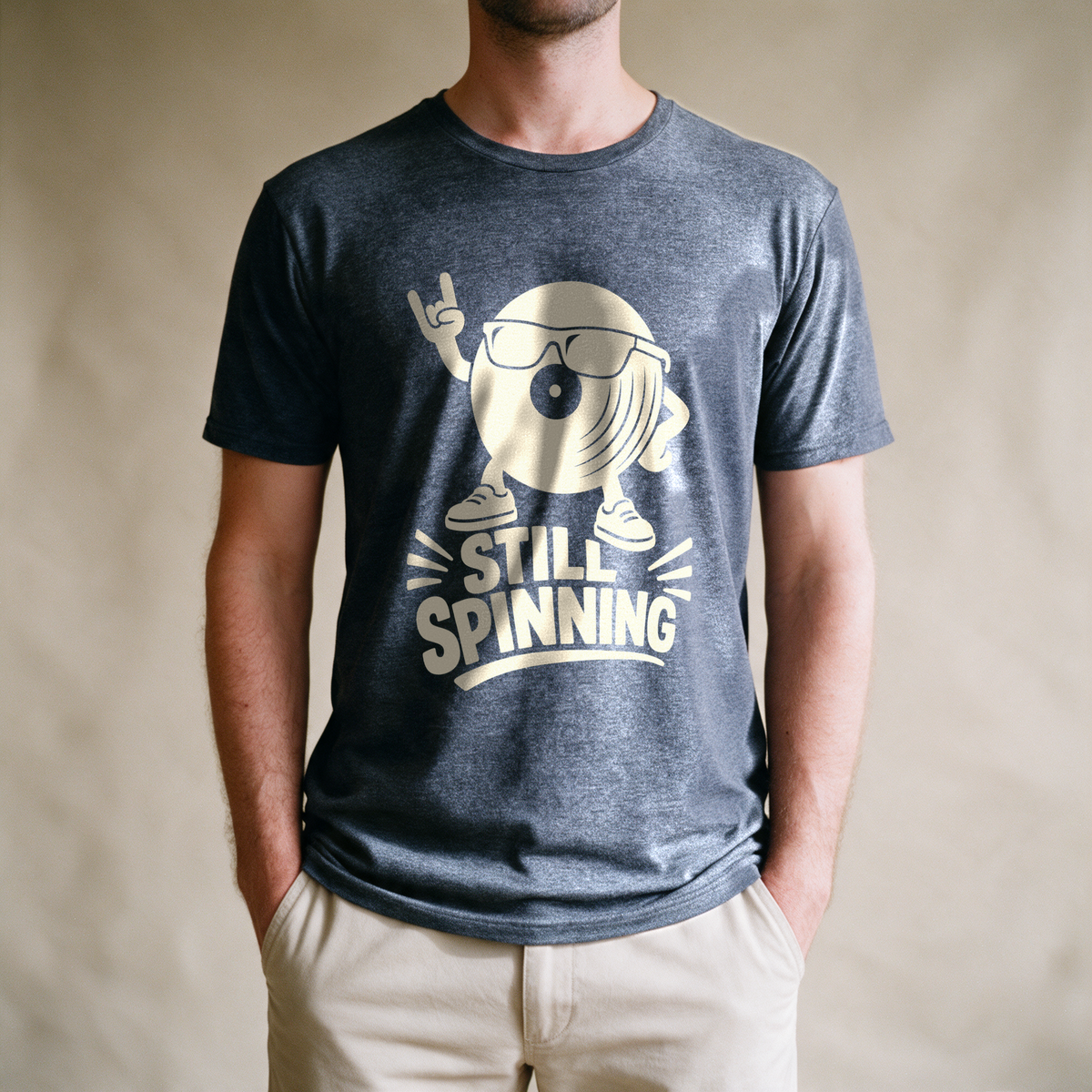 Still Spinning Tee - Dark Heather Grey draagfoto