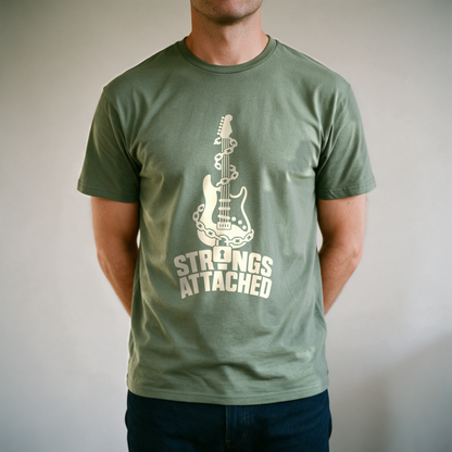 Strings Attached Tee - Military Green draagfoto