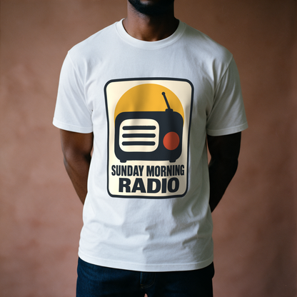 Sunday Morning Radio Tee - White draagfoto