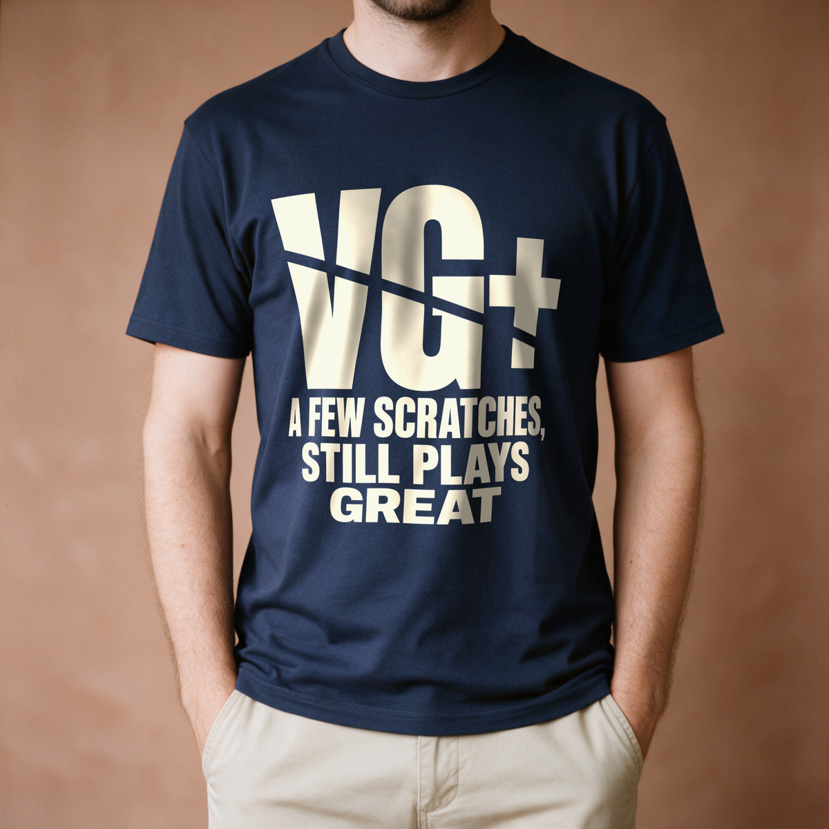 VG+ Still Plays Great Tee - Navy draagfoto