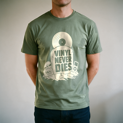 Vinyl Never Dies Tee - Military Green draagfoto