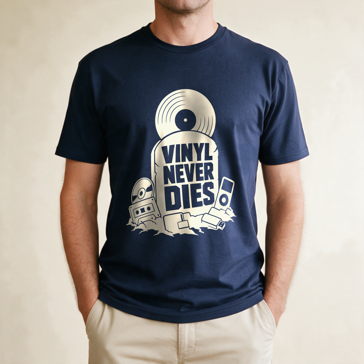 Vinyl Never Dies Tee - Navy draagfoto